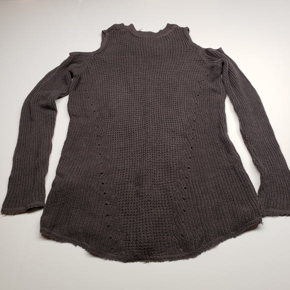 Willow & Clay Knit Destroyed Cut Out Sweater - Picture 5 of 8